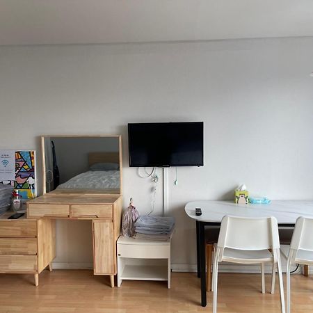 Hongdae Residence 3 - 1Min From Hongik Uni Station Exit #1 Seoul Exteriör bild